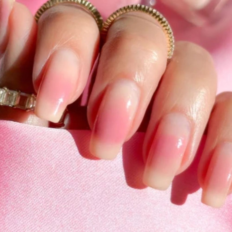 Blush Nails auf langen Nägeln