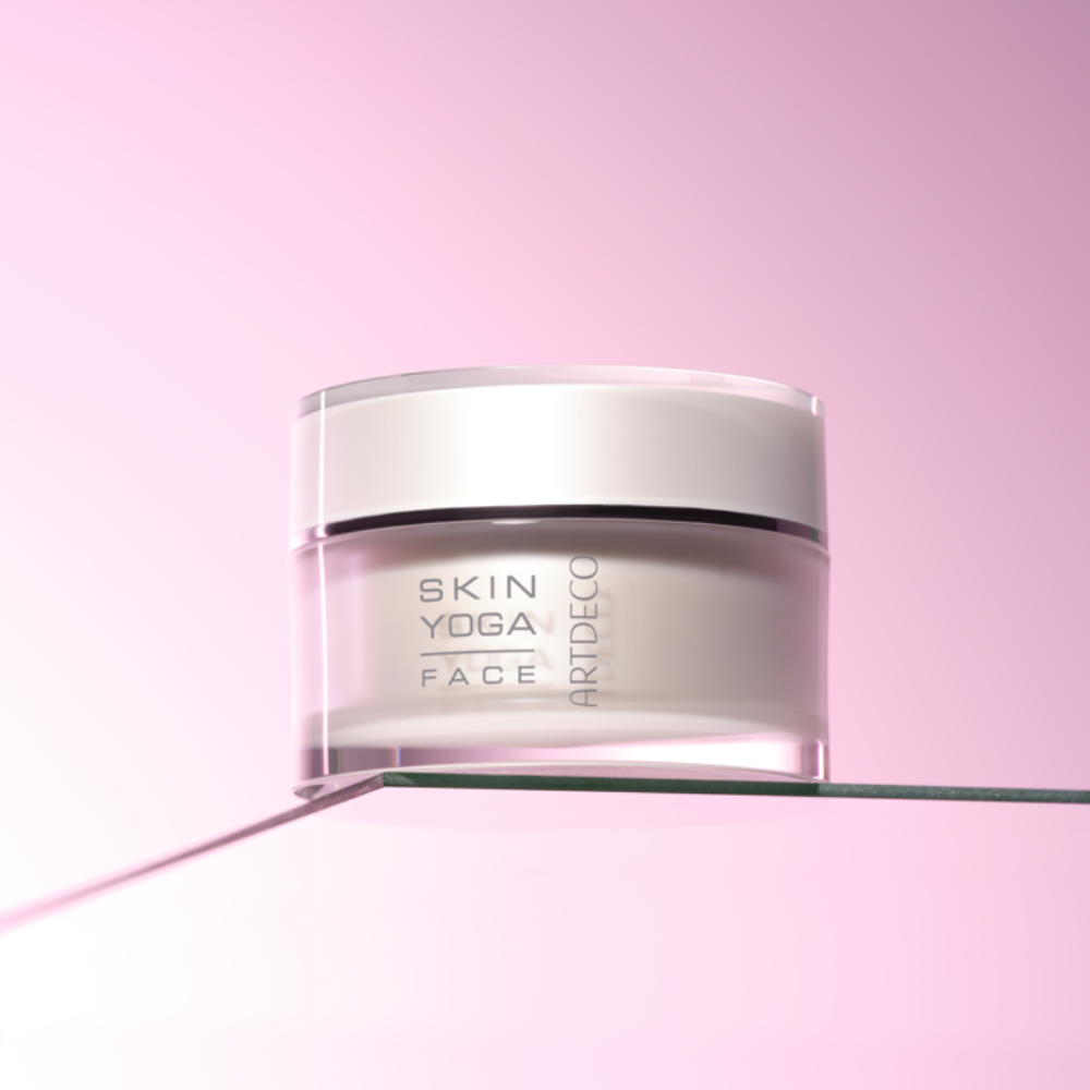Produktbild der Collagen Master Cream auf einem pinken Hintergrund