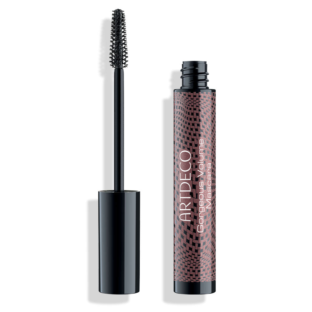Produktbild der ARTDECO Gorgeous Volume Mascara in der die Verpackung und die innovative Bürste mit kleinen »Häkchen« im Fokus stehen
