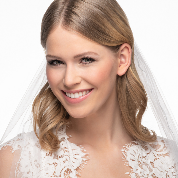 Model mit geschminktem Braut Make Up