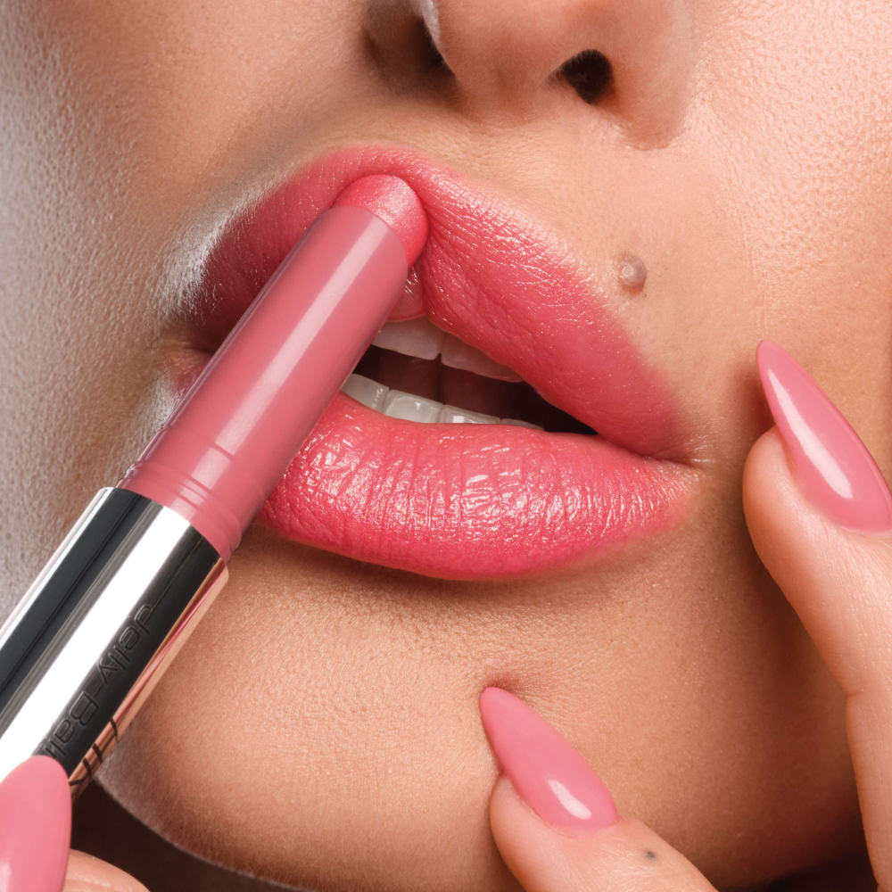 Close-up auf eine Lippen, auf welcher der limitierte Jelly Balm Lip Stick N°762 aufgetragen wird.