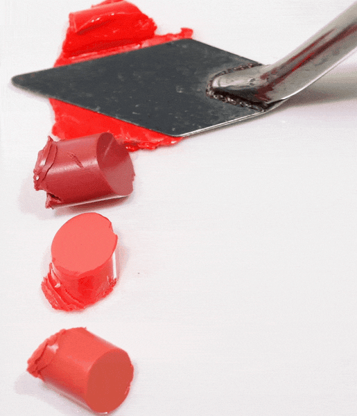 GIF, wo alle vier Texturen des Lip Shine Stylo ästhetisch präsentiert werden