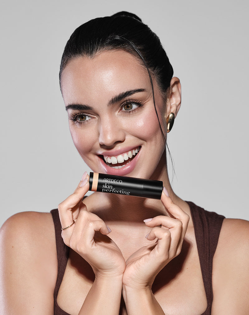 Keyvisual der neuen Your Skin Perfected-Kollektion von ARTDECO. Entdecke die neuen Foundation Sticks für einen ebenmäßigen Teint.