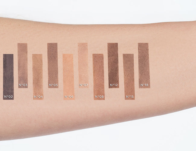 Alle Farben des Eye Brow Powders aufgetragen auf einem Arm.