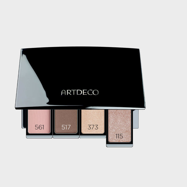 Lidschattenpalette befüllt mit passenden Lidschatten, um den perfekten Fresh Natural l-Look zu zaubern, der braune Augen besonders gut unterstreicht