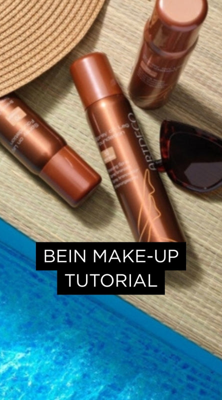 Spray on leg foundation am Pool Rand platziert neben Sonnenhut und Sonnenbrille.
