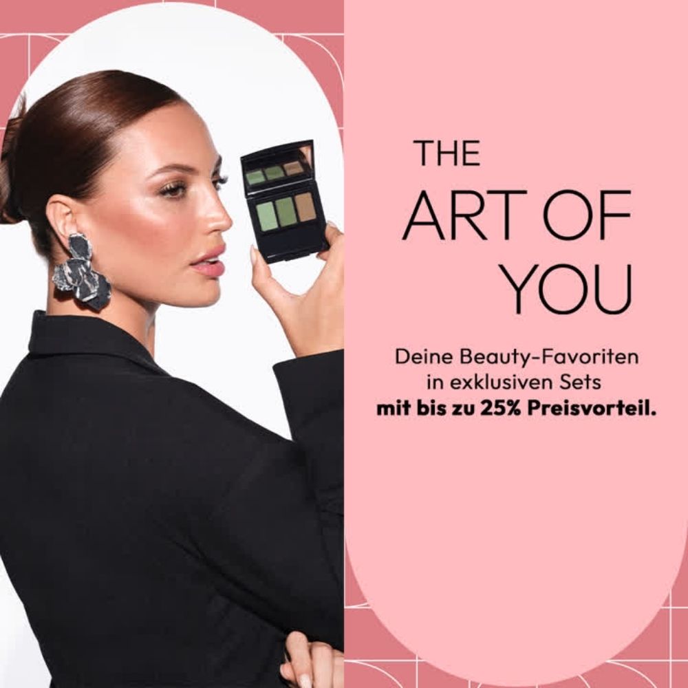 ARTDECO The Art of You: Model mit Lidschattenpalette präsentiert exklusive Beauty-Sets mit bis zu 25 % Preisvorteil.