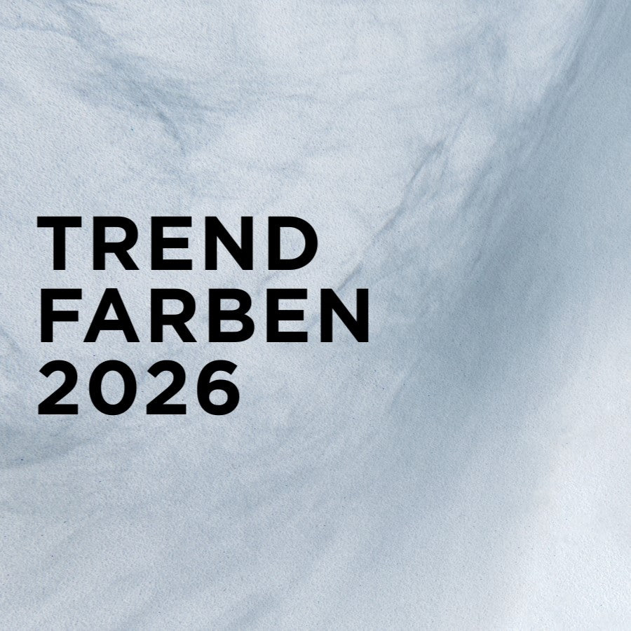 Moodbild inspiriert von der Pantone Farbe des Jahres 2026 mit Schriftzug "Trend Farben 2026".